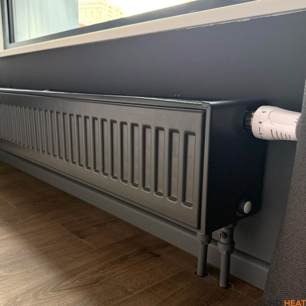 Панельный радиатор Evra Ventil Compact (тип 22 высота 200 мм длина 900 мм) нижнее 1/2