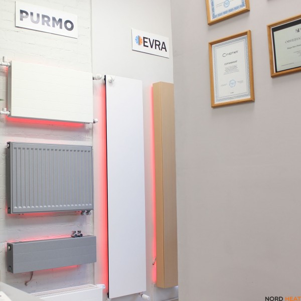 Панельный радиатор Evra Ventil Compact (тип 22 высота 200мм длина 1800 мм) нижнее 1/2 Панельный радиатор Evra Ventil Compact (тип 22 высота 200мм длина 1800 мм) нижнее 1/2