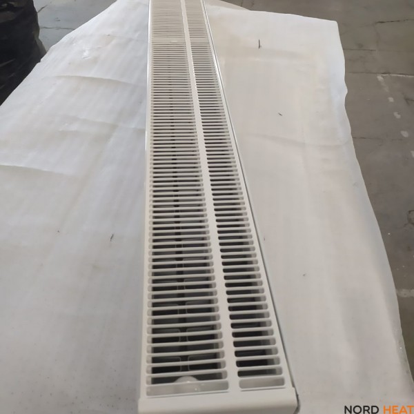 Панельный радиатор Plan Ventil Compact (тип 21 высота 200 мм длина 900 мм) нижнее 1/2