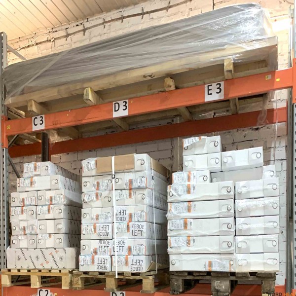 Панельный радиатор Plan Ventil Compact (тип 21 высота 200 мм длина 1800 мм) нижнее 1/2