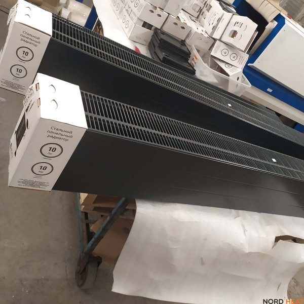 Панельный радиатор Ramo Ventil Compact (тип 22 высота 200 мм длина 700 мм) нижнее 1/2