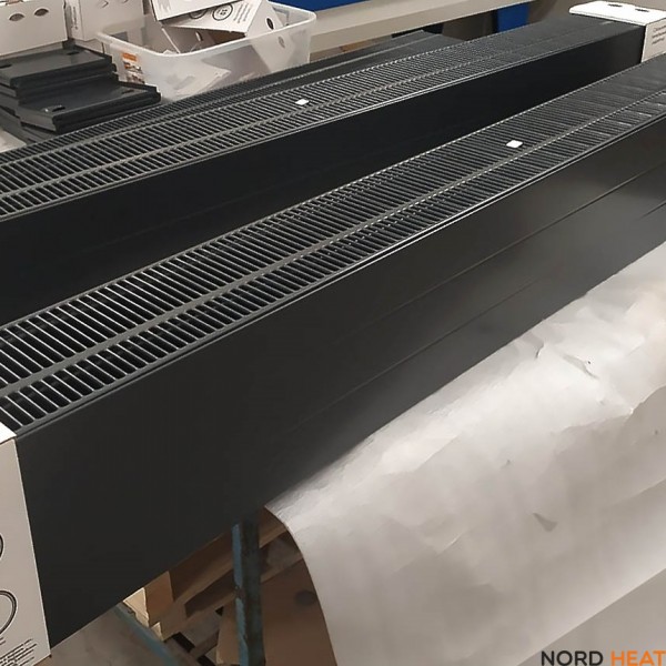 Панельный радиатор Ramo Ventil Compact (тип 21 высота 200 мм длина 1400 мм) нижнее 1/2