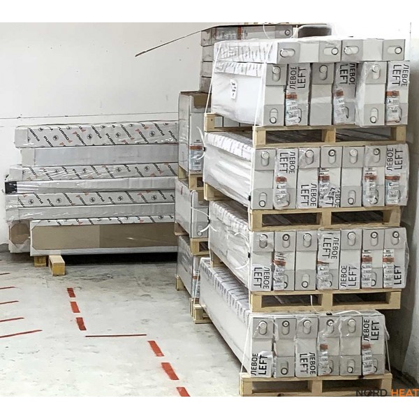 Панельный радиатор Ramo Ventil Compact (тип 22 высота 200 мм длина 800 мм) нижнее 1/2