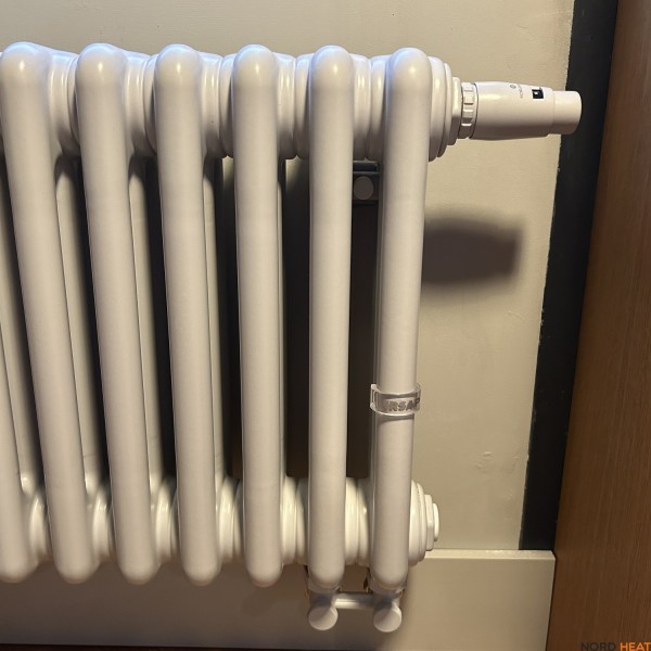 Трубчатый радиатор Irsap Tesi 3-365-12 (3 трубки высота 365 мм 12 секций длина 564 мм) нижнее с вентилем 1/2