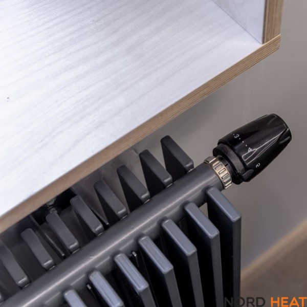 Трубчатый радиатор КЗТО Параллели 2-1750-8 (2-рядный высота 1784 мм 8 секц. длина 201 мм) RAL 9005 текстурный шелк нижнее 1/2"